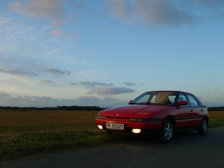 Mazda 323 f  ( Solgt!)  billede 1