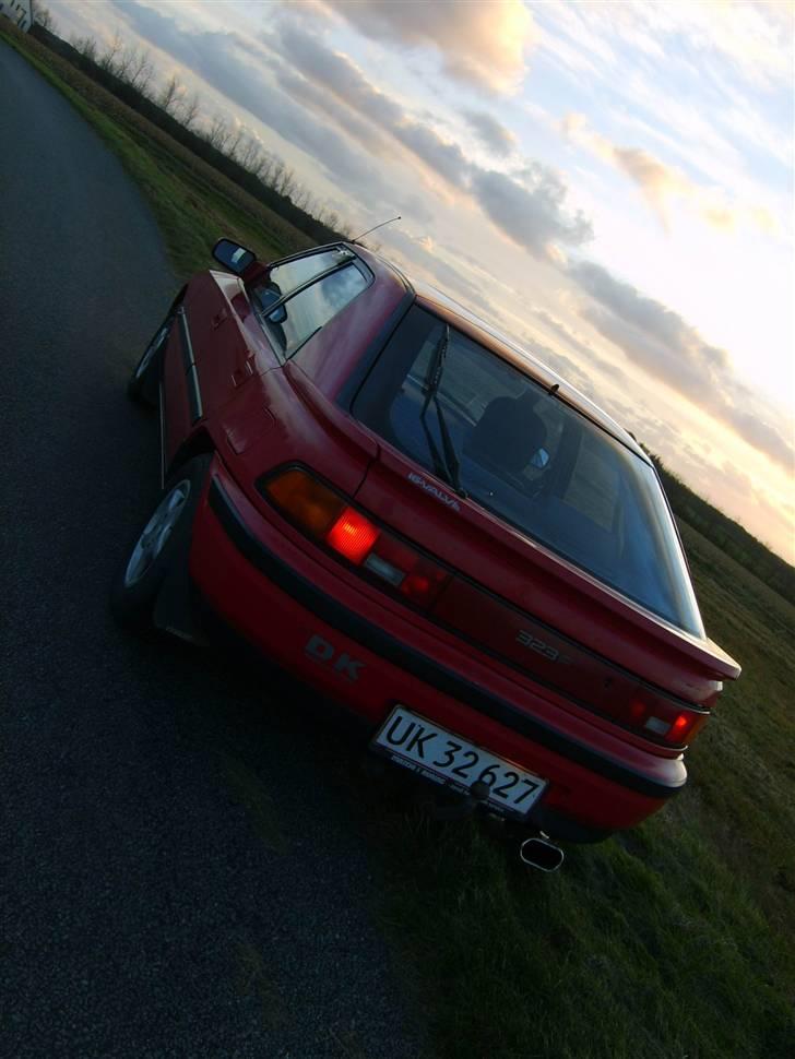 Mazda 323 f  ( Solgt!)  billede 3