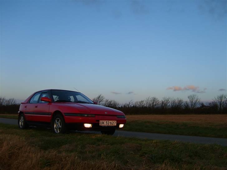 Mazda 323 f  ( Solgt!)  billede 5