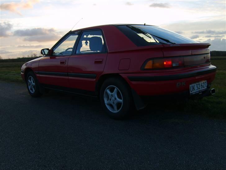 Mazda 323 f  ( Solgt!)  billede 6