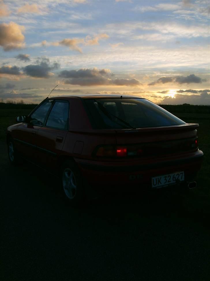 Mazda 323 f  ( Solgt!)  billede 7
