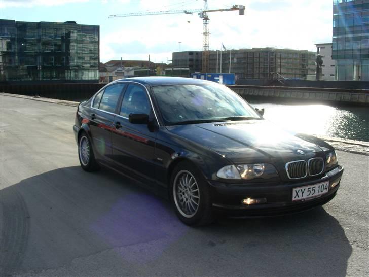 BMW 320i billede 1