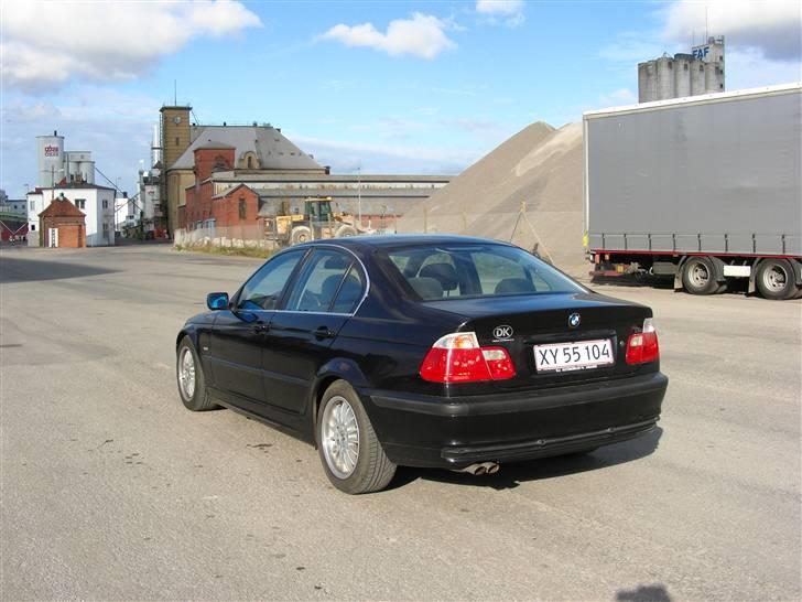 BMW 320i billede 2