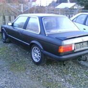 BMW 323 i (solgt)