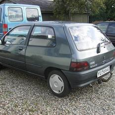 Renault Clio 1.4 RN   (solgt)