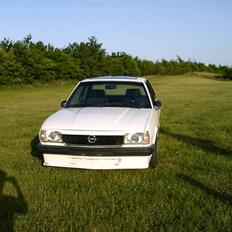 Opel ascona b sport