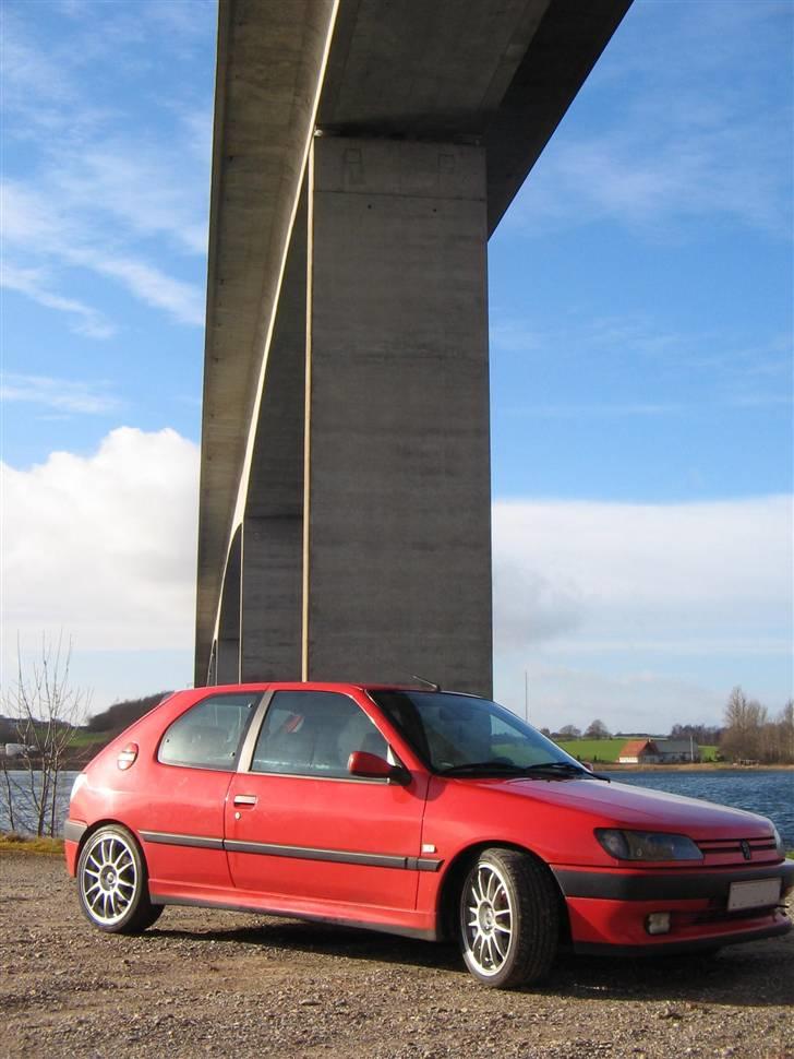 Peugeot 306 2,0 XSI - Under broen! billede 9