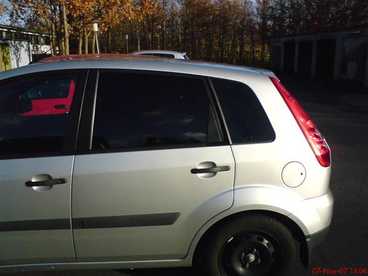 Ford Fiesta - Så fik jeg tonet de bagerste rude.. billede 14