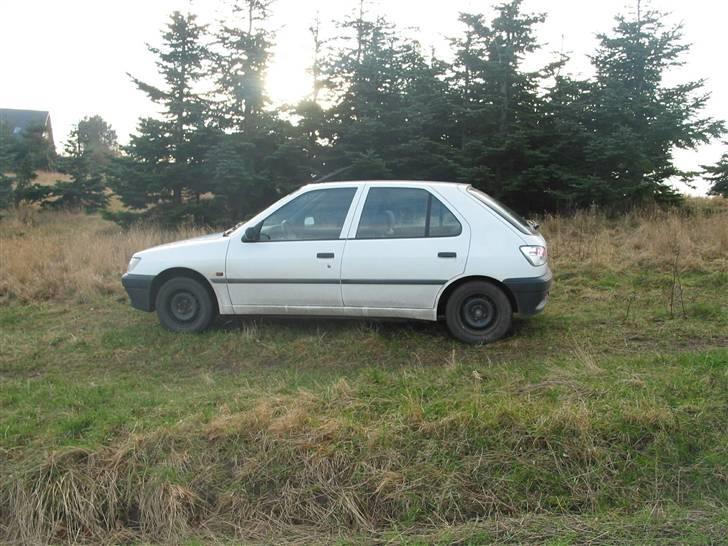 Peugeot 306  - da jeg købte den :) der er sket lidt siden billede 13