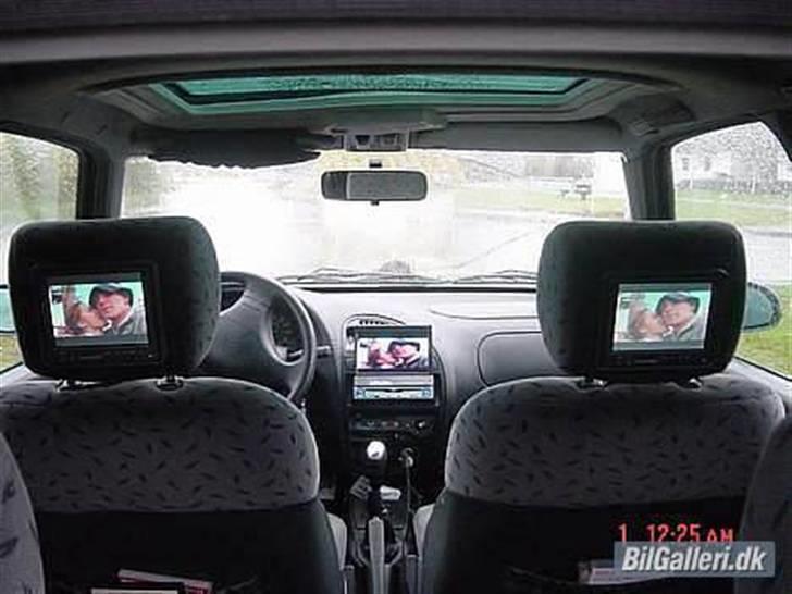 Citroën Saxo VTR - Solgt - Blaupunkt tv-skærme i nakkerstøtterne billede 4