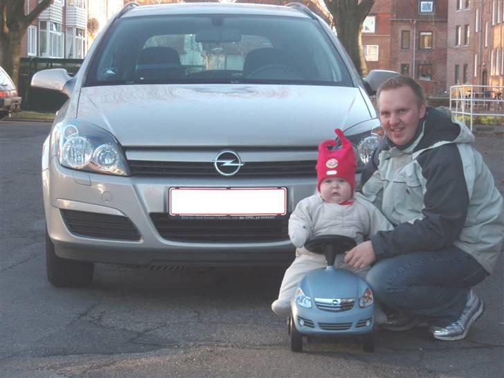 Opel Astra H Wagon - Far og datter med hver deres Opel. billede 14