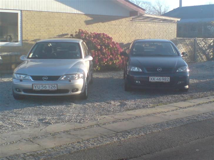 Opel Astra G Coupé  (Solgt) - Min mors vectra b 2,0 16v sport , sammen med min astra.. billede 5