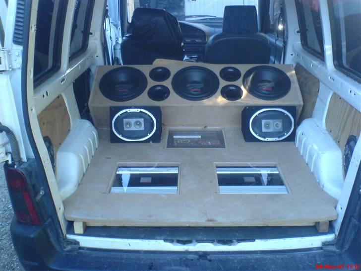 Peugeot Partner. Total skadet billede 16