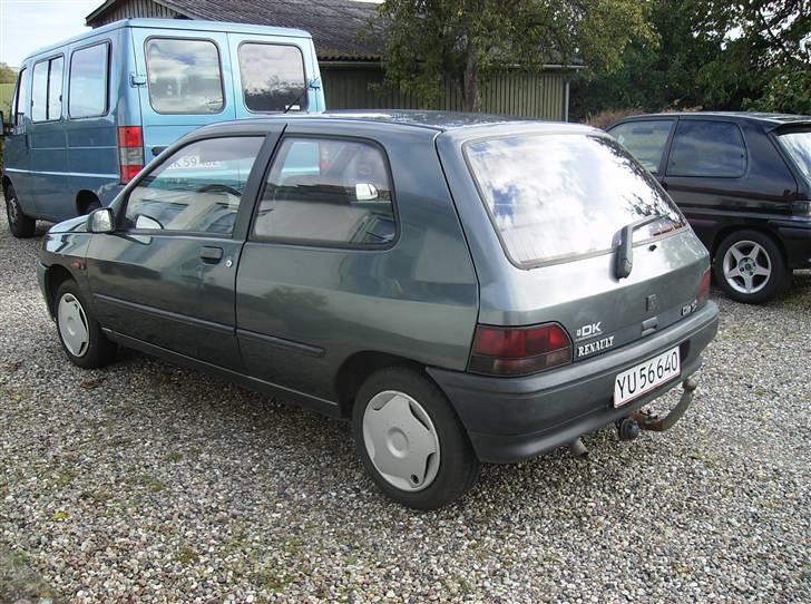 Renault Clio 1.4 RN   (solgt) billede 2