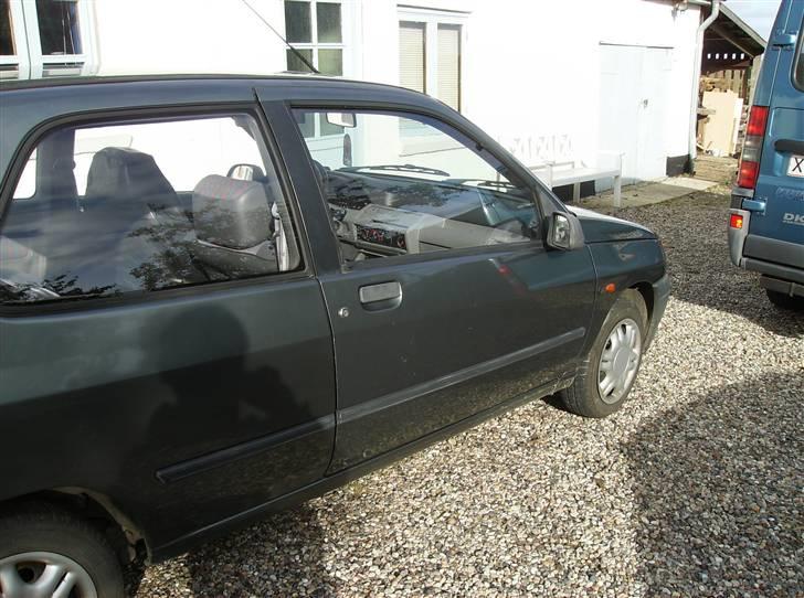 Renault Clio 1.4 RN   (solgt) billede 4