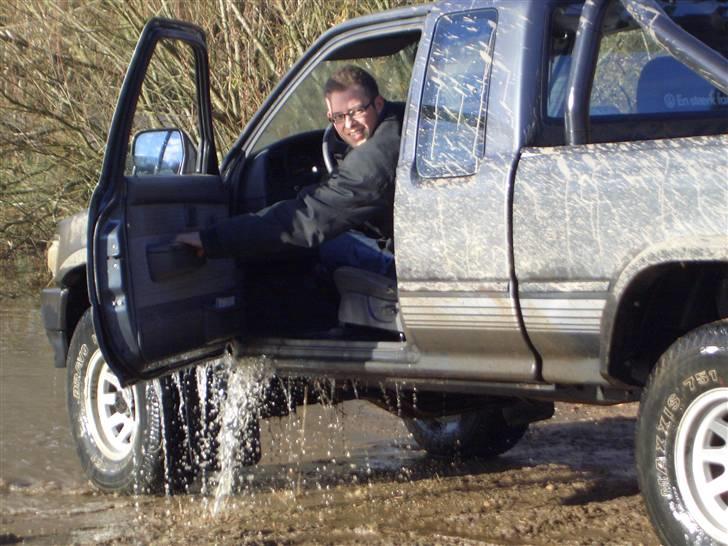 VW Taro ´´solgt´´ - Den var ikke helt tæt i listerne så der kom også vand i førerhytten.. billede 5