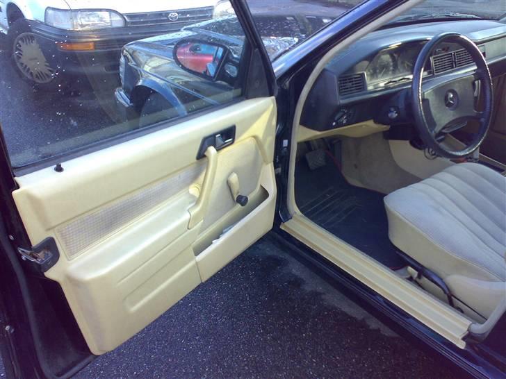 Mercedes Benz E190 *SOLGT* billede 6