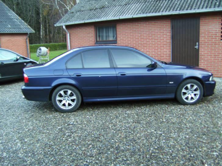 BMW 540i - Nu med vintersko og sorte ruder billede 10