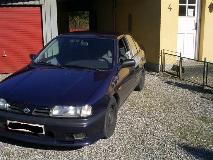 Nissan Primera SOLGT - Inden jeg har gjordt lidt ved den. Og det dan Kofanger der kommer på igen. når den er lavet  billede 11
