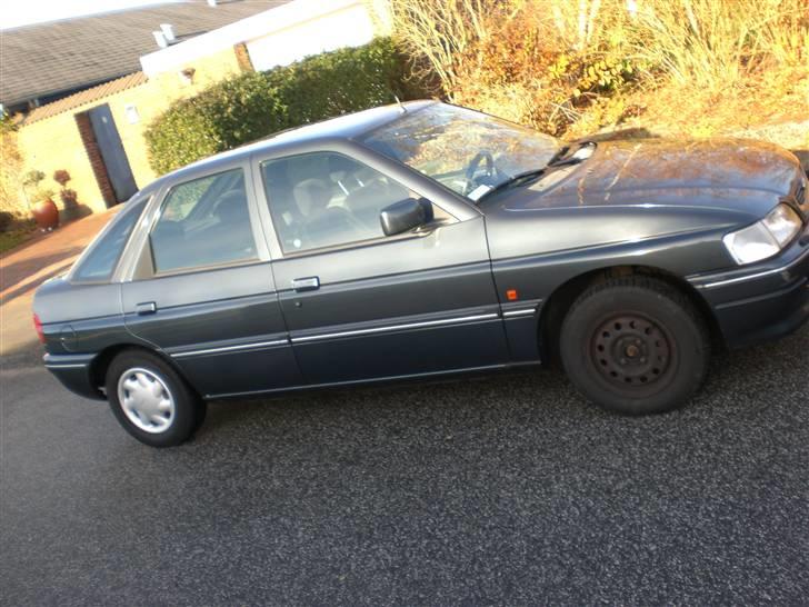 Ford Escort SOLGT billede 1