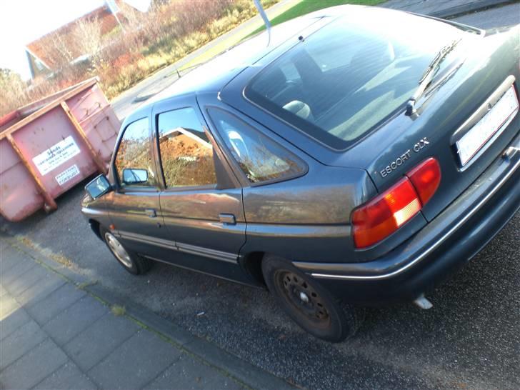 Ford Escort SOLGT billede 2