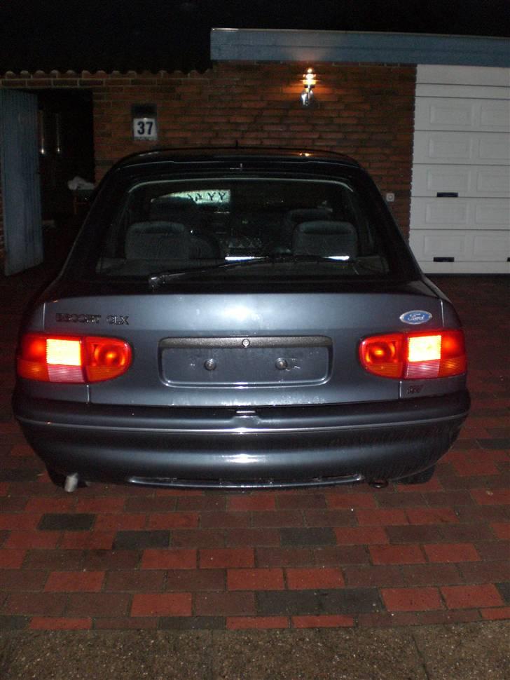 Ford Escort SOLGT billede 8
