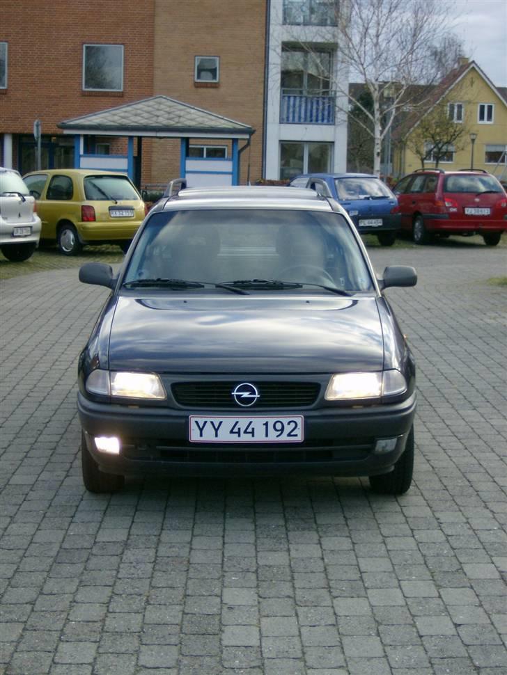 Opel Astra 1,6i Club SOLGT billede 2