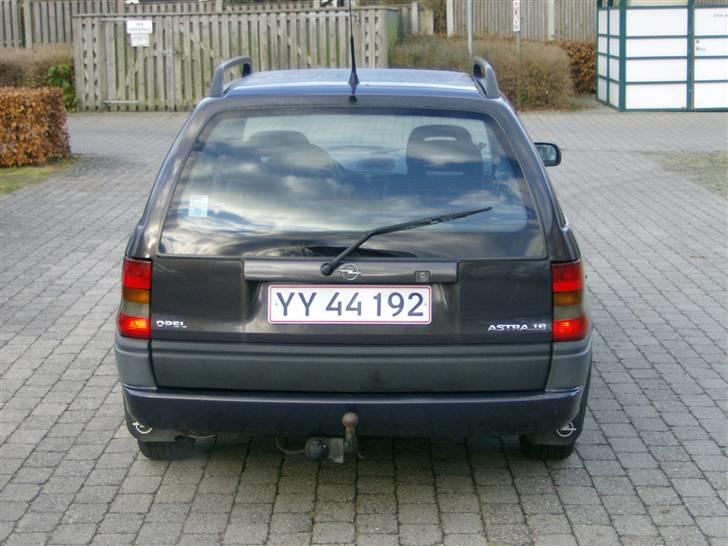 Opel Astra 1,6i Club SOLGT billede 3