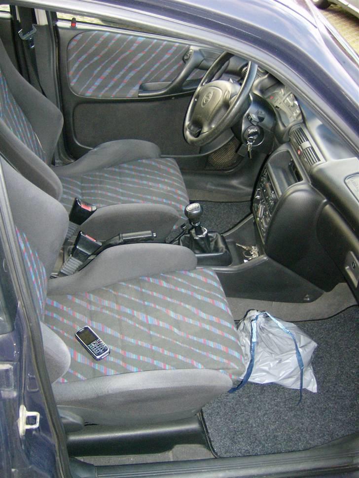 Opel Astra 1,6i Club SOLGT billede 5