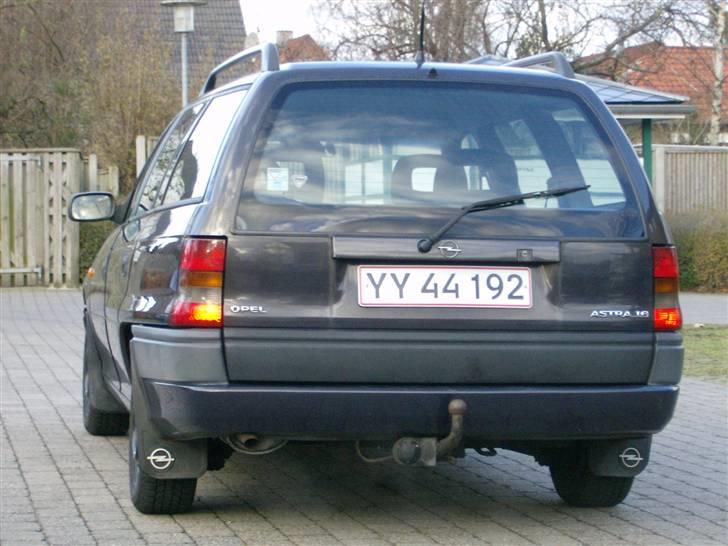 Opel Astra 1,6i Club SOLGT billede 6