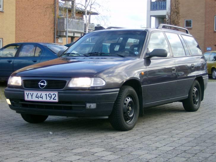 Opel Astra 1,6i Club SOLGT billede 7
