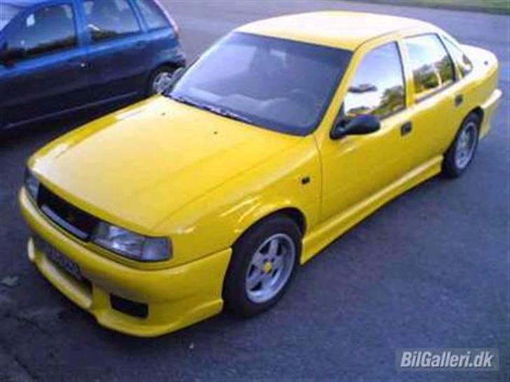 Opel vectra A    solgt - sådan så den ud da den lige var blevet malet billede 18