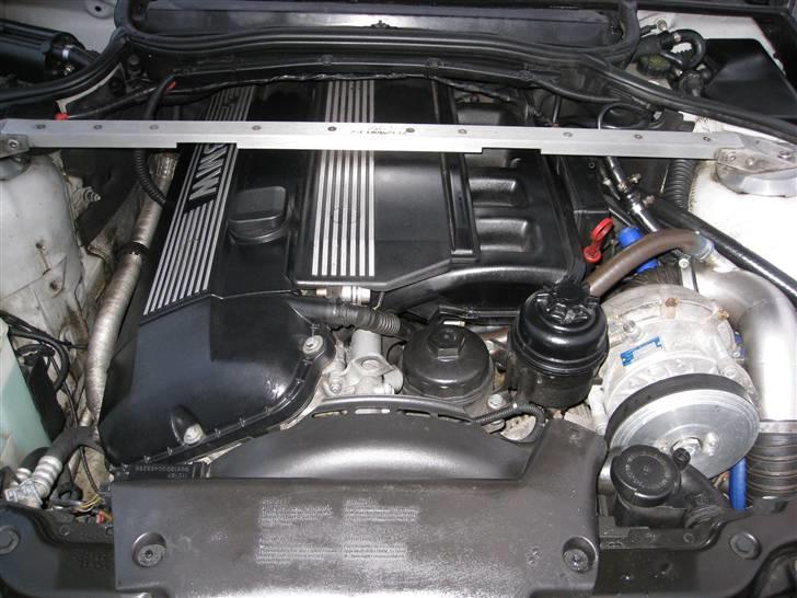 BMW 320i Kompressor  - SOLGT billede 7