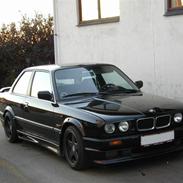 BMW E30 325i