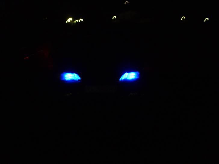 Peugeot 106 "byttet" - positionslys hvor det er mørkt og uden blitz. ser meget bedre ud irl billede 10