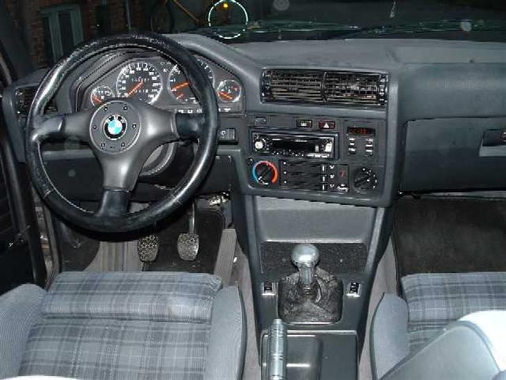 BMW 325i e30 -totalskadet- billede 3