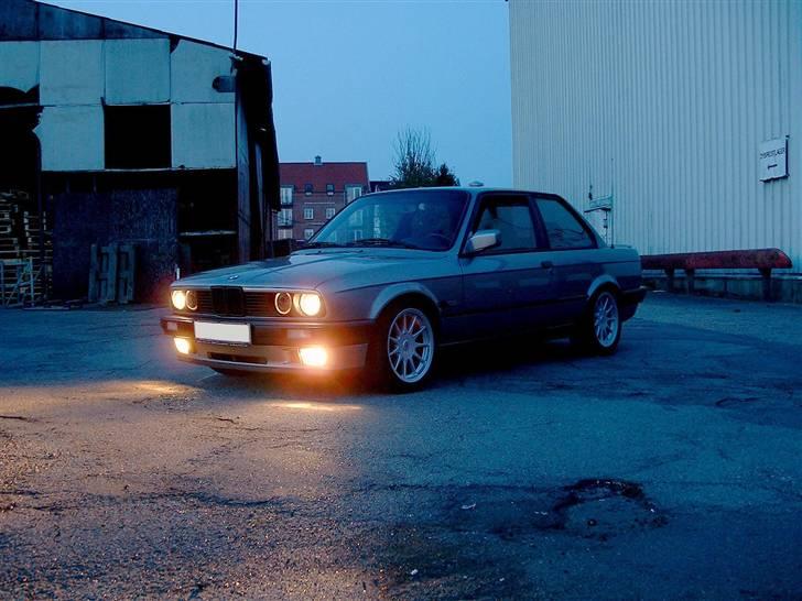 BMW 325i e30 -totalskadet- billede 4