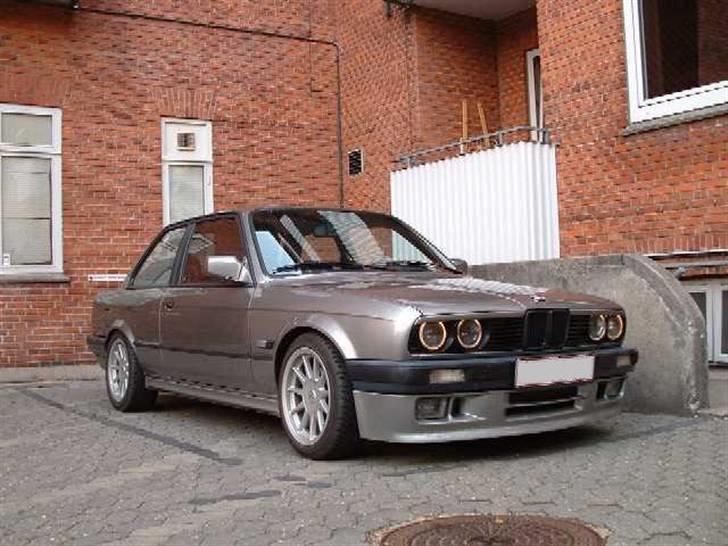 BMW 325i e30 -totalskadet- billede 1