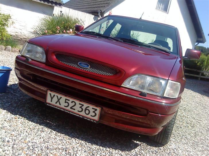 Ford Escort CLX 1.6 (SOLGT) - Fronten, pynter med alugitter. WTB sænkning billede 2