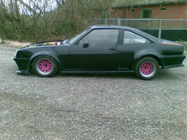 Opel Manta B 3,0 Solgt... - Der skal lige laves lidt ved den endnu(-: billede 6