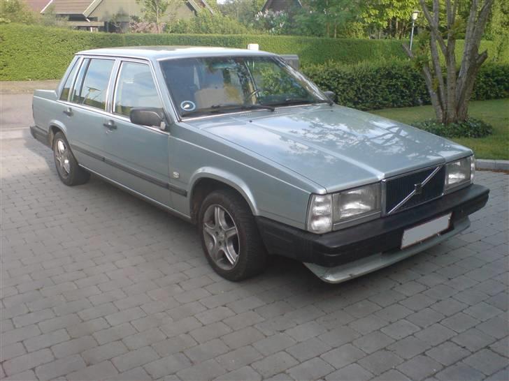 Volvo 740 2.3 GL - Den står bare flot... billede 1
