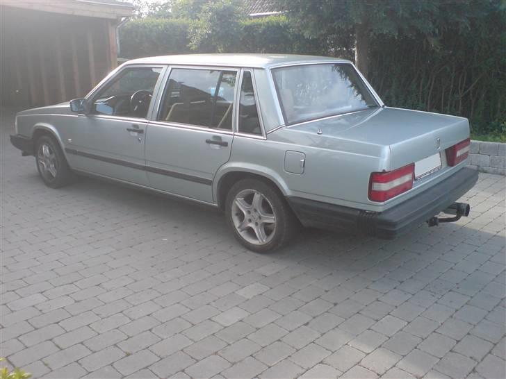 Volvo 740 2.3 GL - Den står bare flot... billede 4