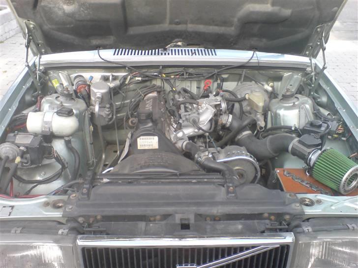 Volvo 740 2.3 GL - Her hviler uden tvivl 131 heste billede 5