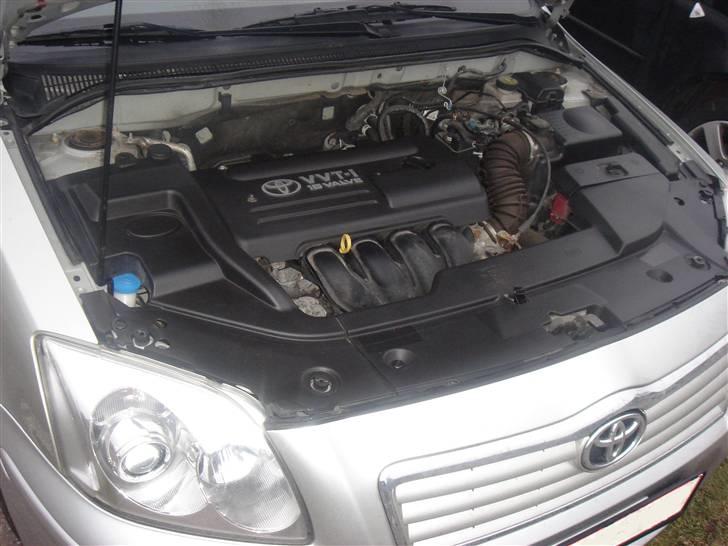 Toyota Avensis 1.8 sol - motor billede 2