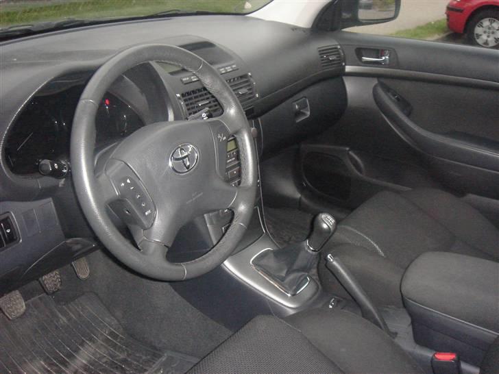 Toyota Avensis 1.8 sol - førersiden billede 4