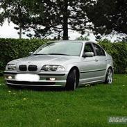 BMW 323i