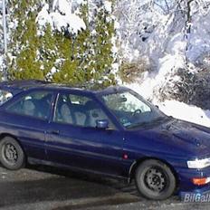 Ford escort xr3i (total skadet