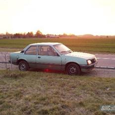 Opel Ascona *skrottet*
