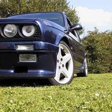 BMW E30 323i 2,5L
