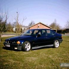 BMW E36 320i